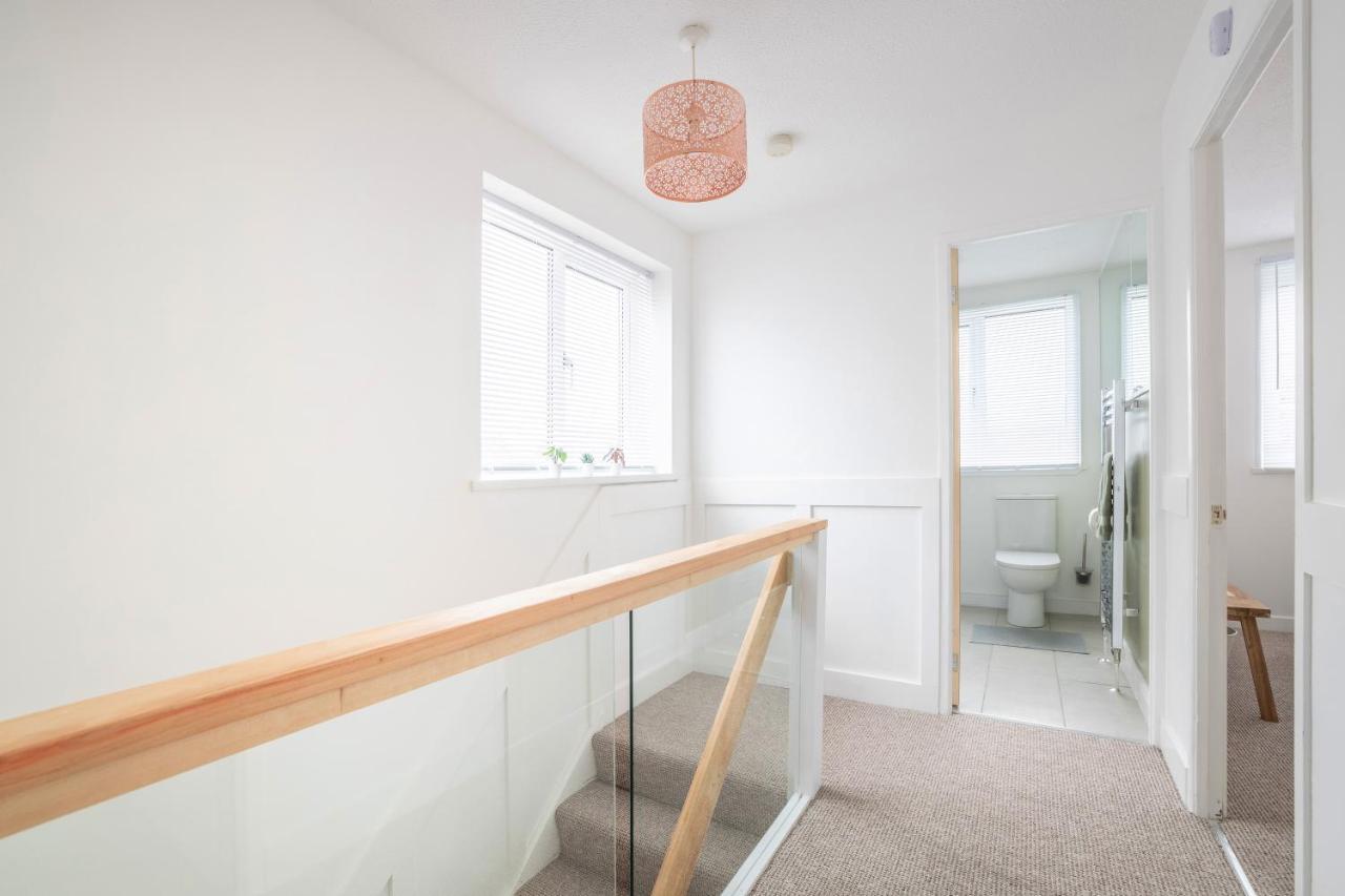 Elegant Home Mod Kitchen, Fast Wi-Fi, Free Parking Carrickfergus Bagian luar foto