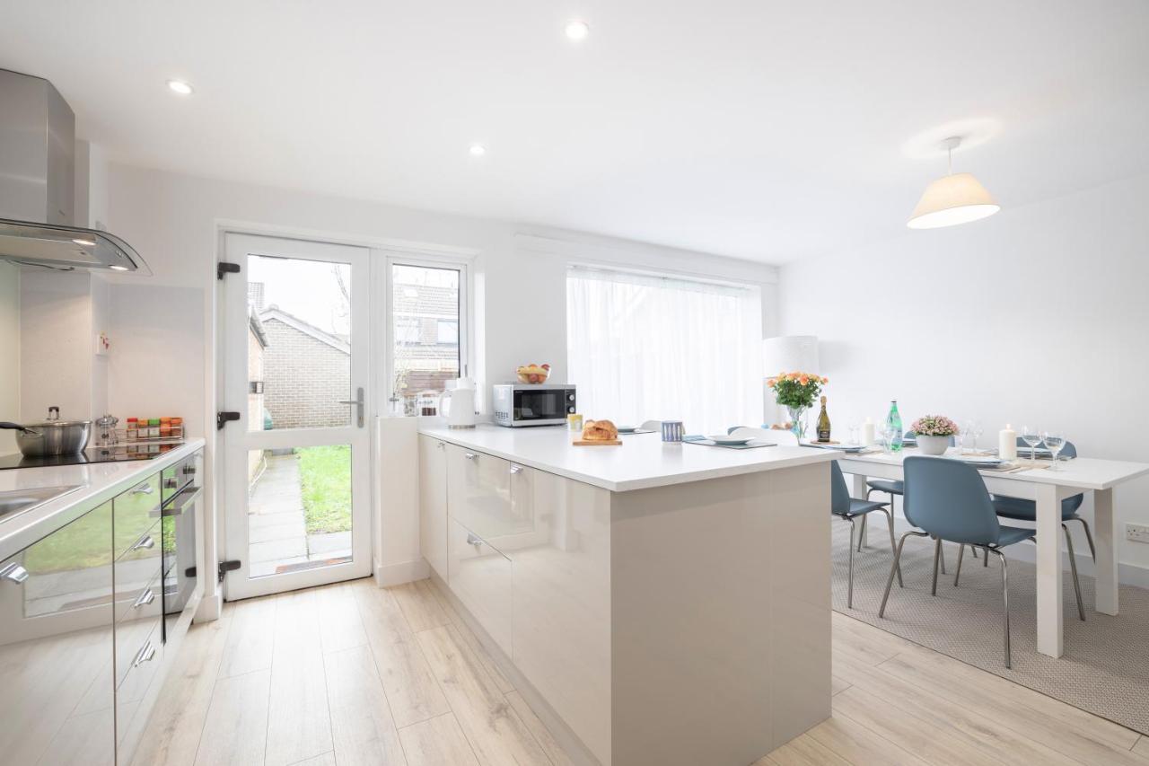 Elegant Home Mod Kitchen, Fast Wi-Fi, Free Parking Carrickfergus Bagian luar foto